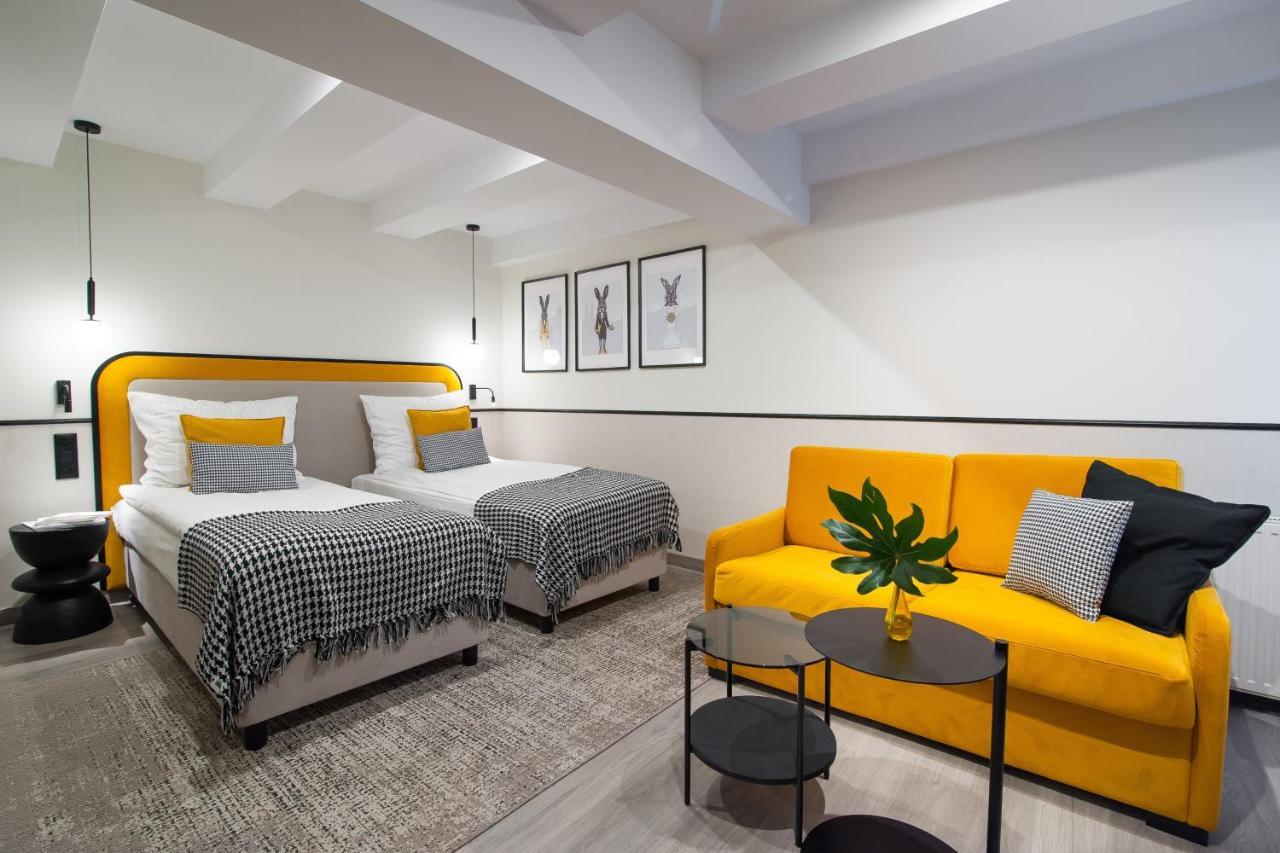 Hotel Awo Гнезно Екстер'єр фото