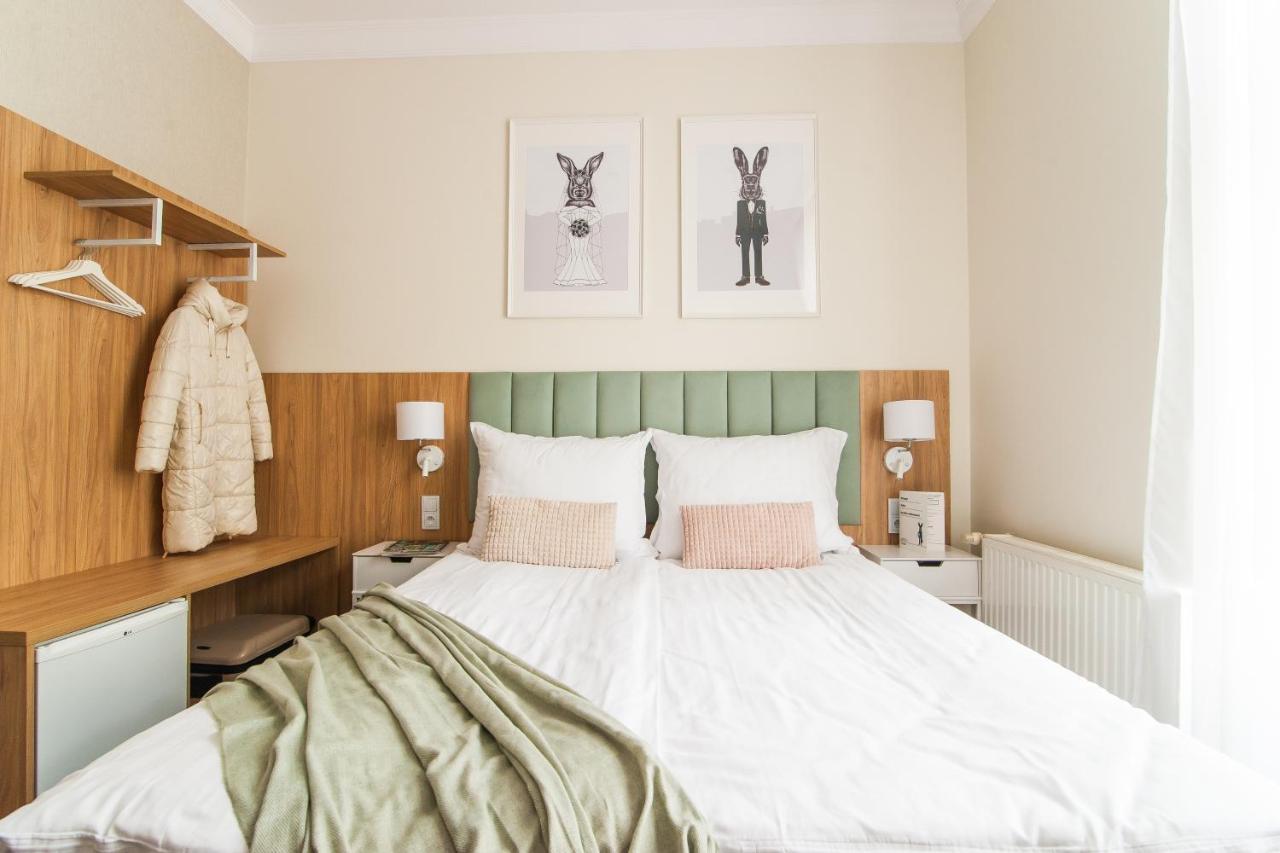 Hotel Awo Гнезно Екстер'єр фото