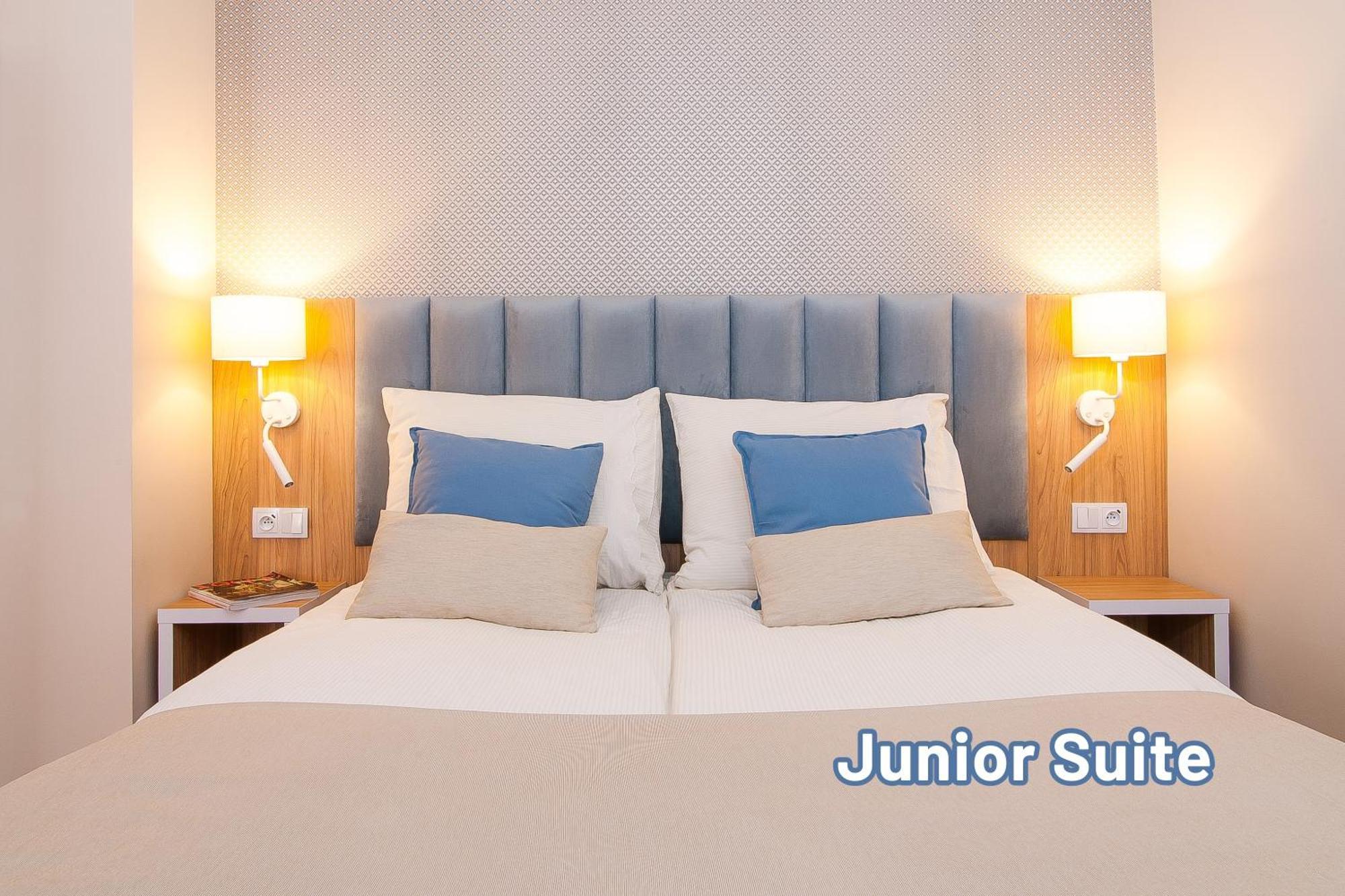 Hotel Awo Гнезно Екстер'єр фото