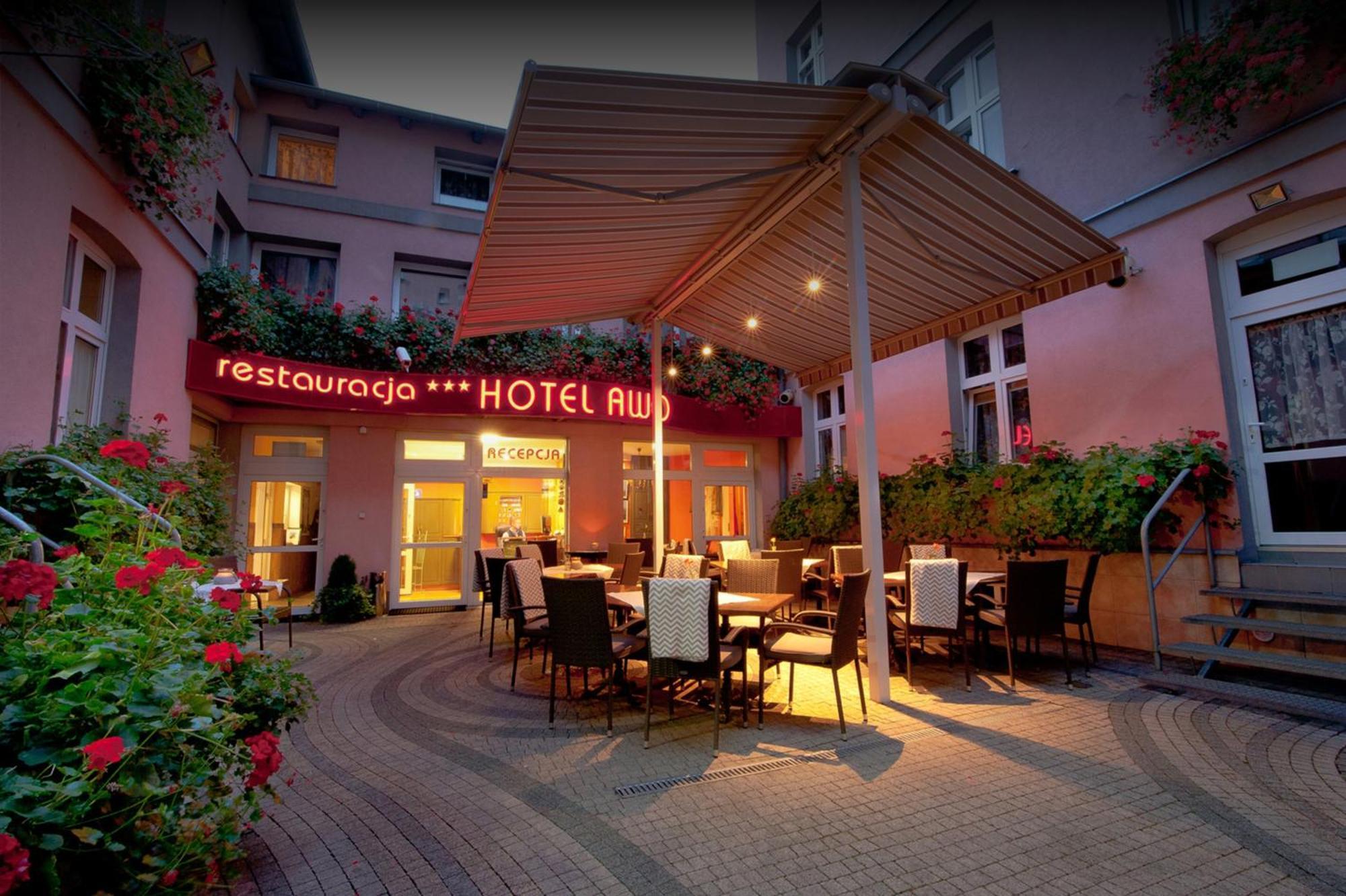 Hotel Awo Гнезно Екстер'єр фото
