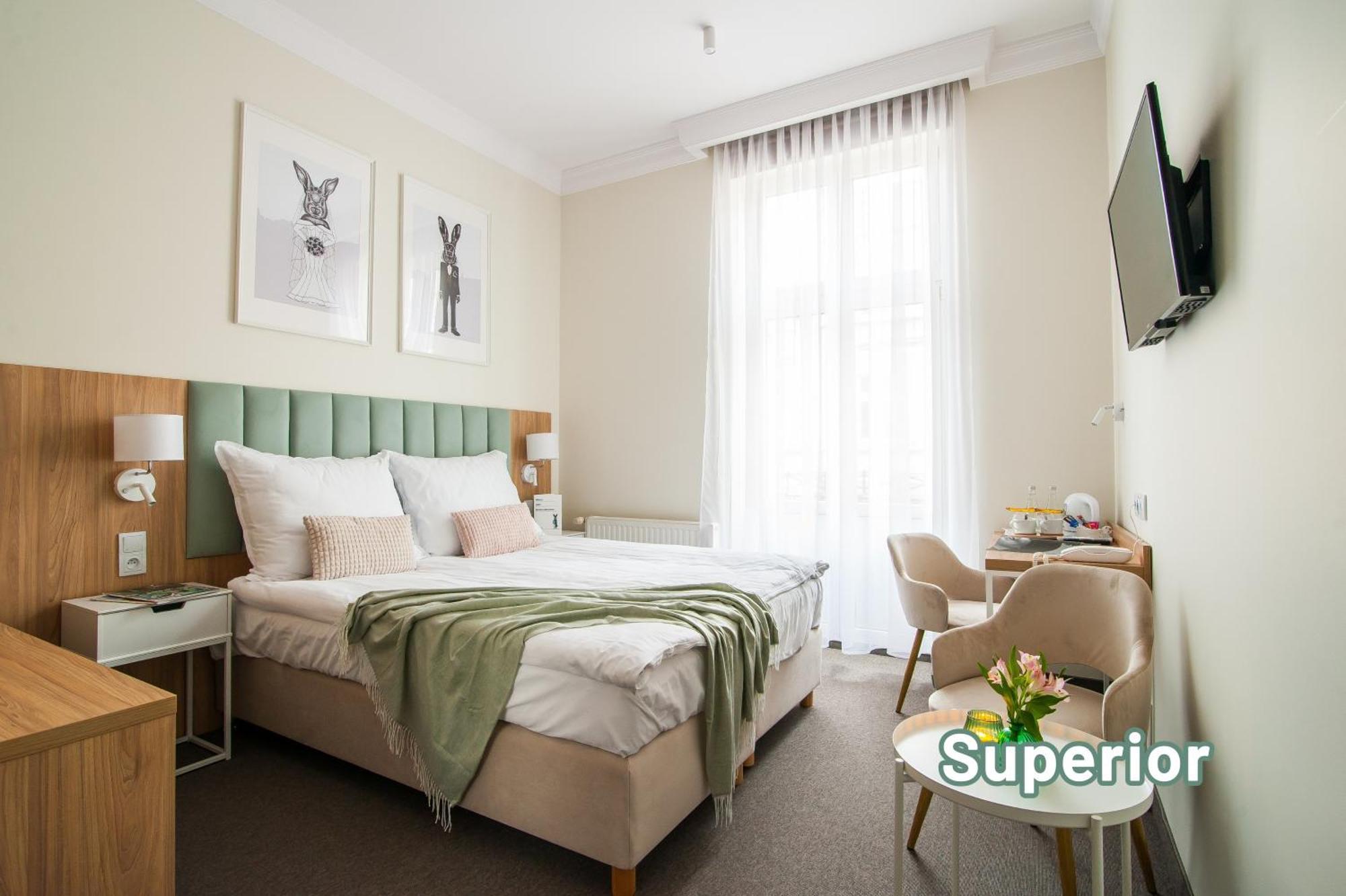 Hotel Awo Гнезно Екстер'єр фото