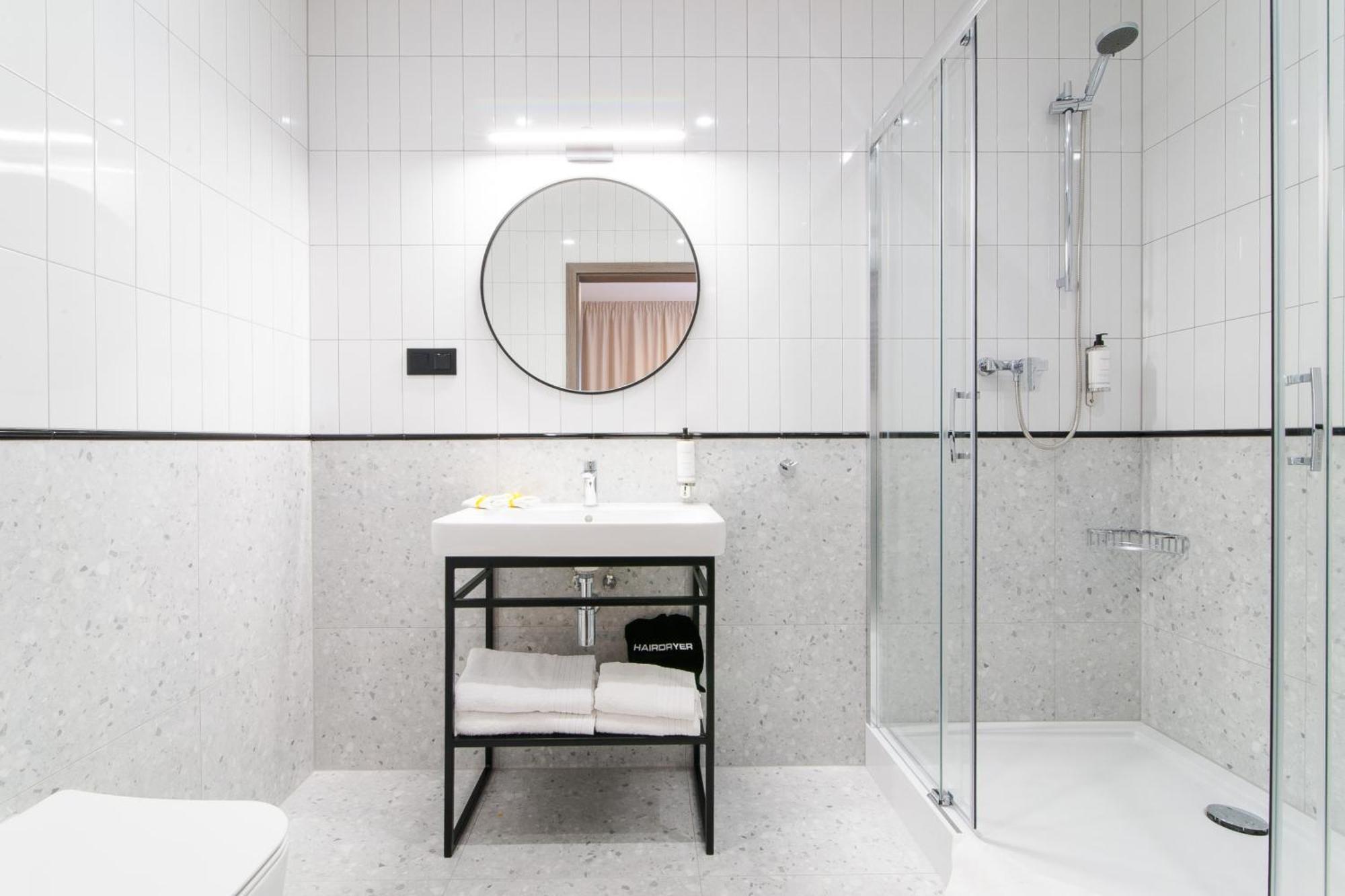 Hotel Awo Гнезно Екстер'єр фото