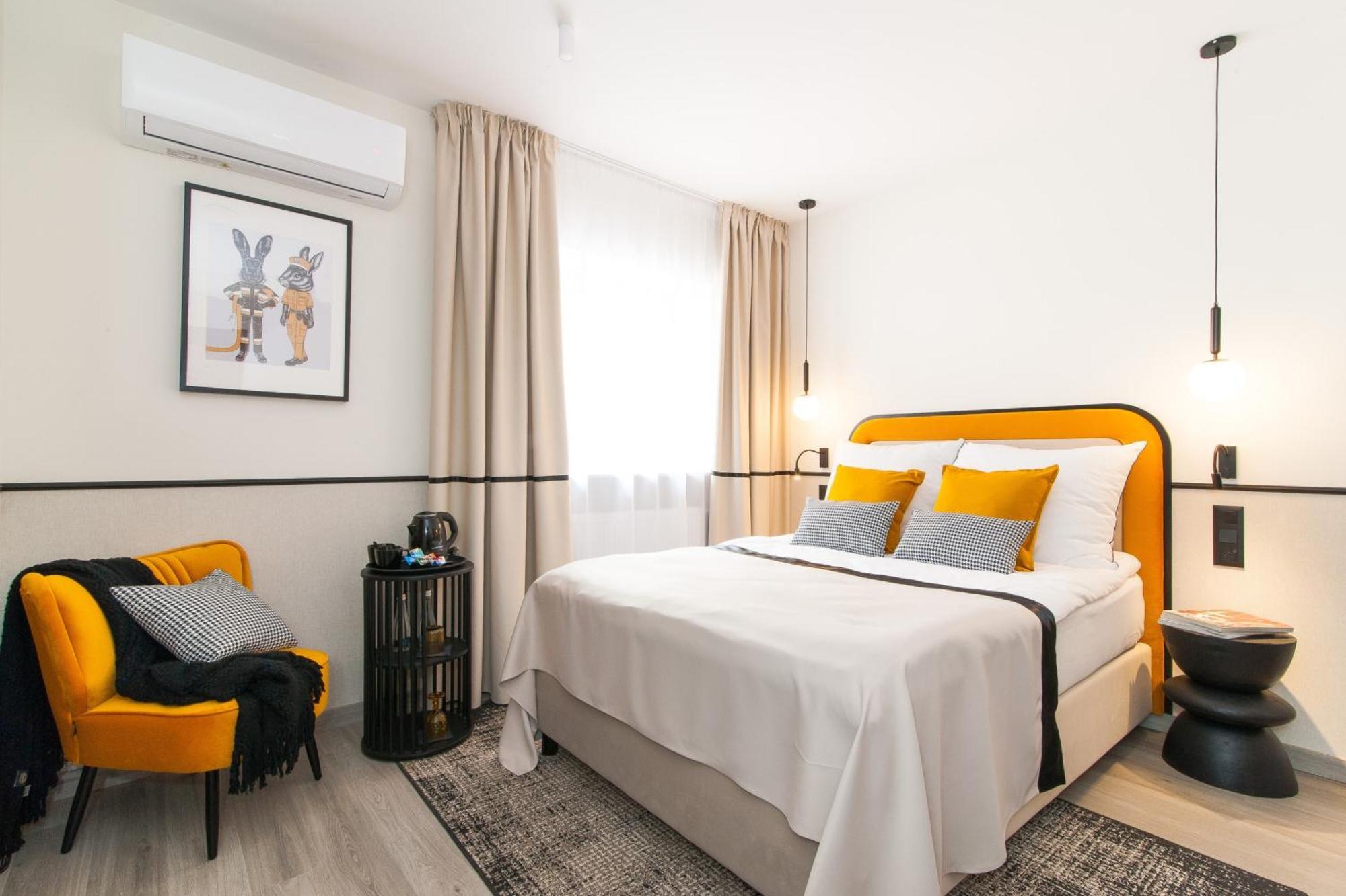 Hotel Awo Гнезно Екстер'єр фото